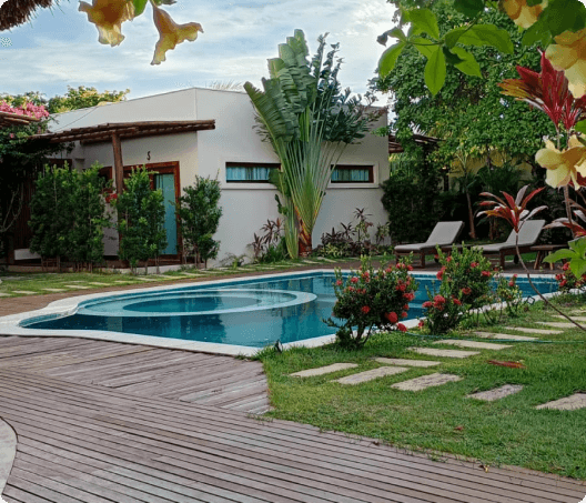 Piscina com deck
